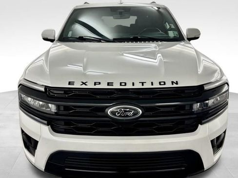 Used 2022 Ford Expedition Limited image 3
