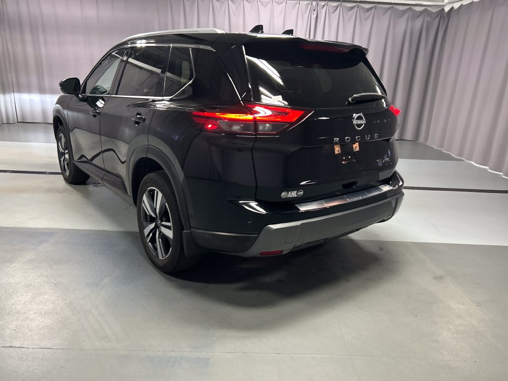 Used 2025 Nissan Rogue SL w/ Tech Package AWD/4WD image 5