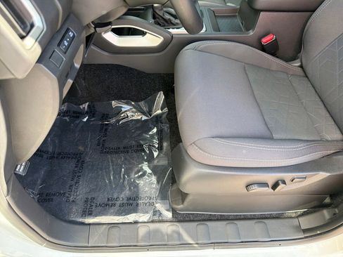 Certified 2025 Nissan Frontier SV image 16