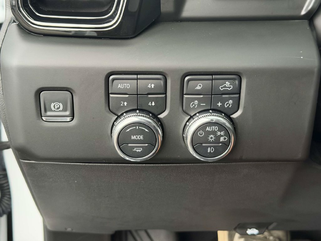 Used 2025 GMC Sierra 1500 AT4 w/ AT4 Premium Package AWD/4WD image 32