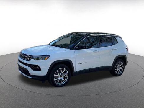 Used 2025 Jeep Compass Limited image 8
