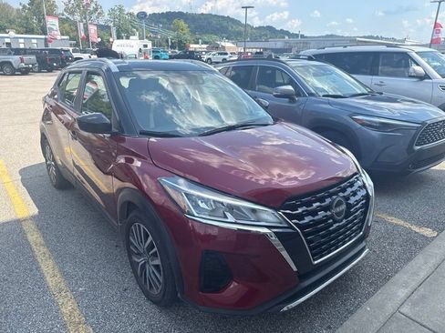 Used 2024 Nissan Kicks SV FWD image 3