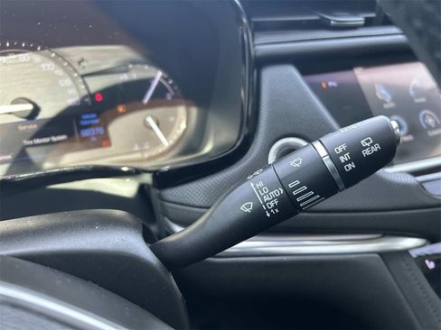 Used 2017 Cadillac XT5 Luxury image 28