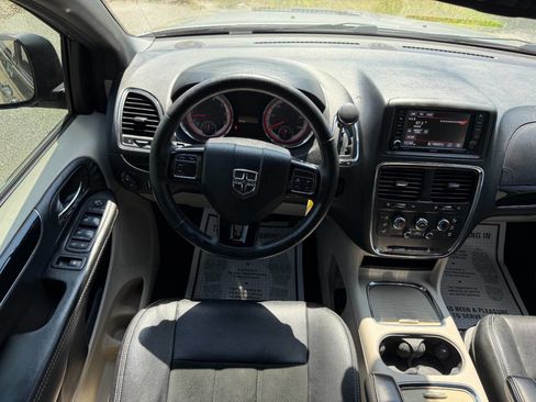 Used 2018 Dodge Grand Caravan SXT image 42