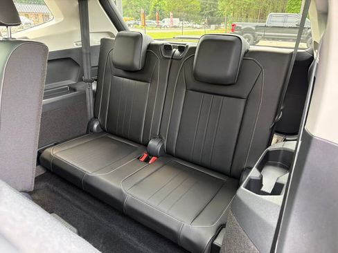 Used 2023 Volkswagen Tiguan SE w/ Panoramic Sunroof Package FWD image 26