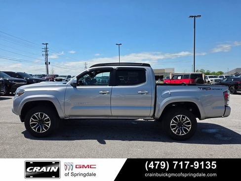 Used 2021 Toyota Tacoma TRD Sport w/ Technology Package RWD image 4