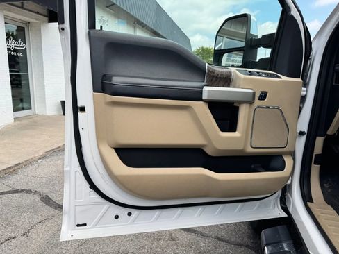 Used 2017 Ford F250 Lariat w/ Chrome Package image 24