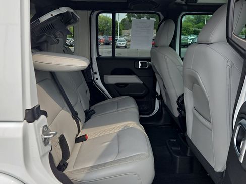 Used 2023 Jeep Wrangler Unlimited Sahara AWD/4WD image 22