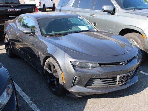 Used 2018 Chevrolet Camaro LT RWD image 3