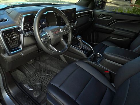 Used 2024 GMC Canyon Elevation w/ Elevation Premium Package image 9