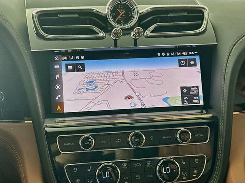 Used 2021 Bentley Bentayga AWD/4WD image 13