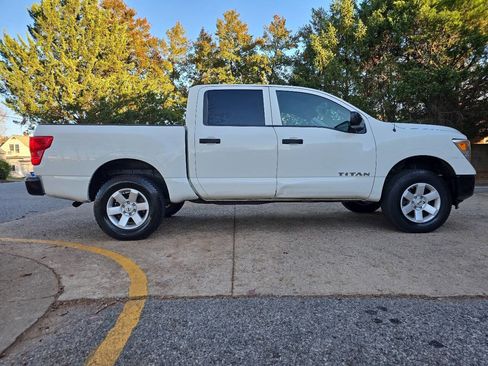 Used 2017 Nissan Titan S image 46