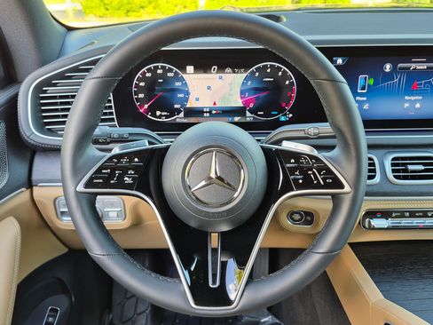 Used 2026 Mercedes-Benz GLS 450 4MATIC image 19