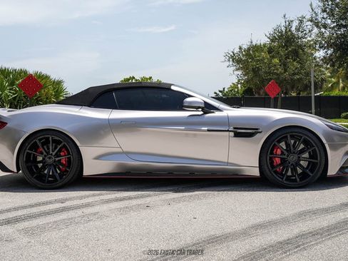 Used 2014 Aston Martin Vanquish Volante RWD image 17