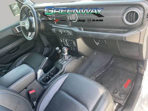 Used 2018 Jeep Wrangler Unlimited Sahara AWD/4WD image 12