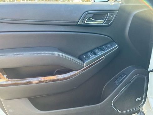 Used 2019 Chevrolet Suburban LT w/ Luxury Package image 7