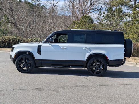 New 2026 Land Rover Defender 130 X-Dynamic SE image 9