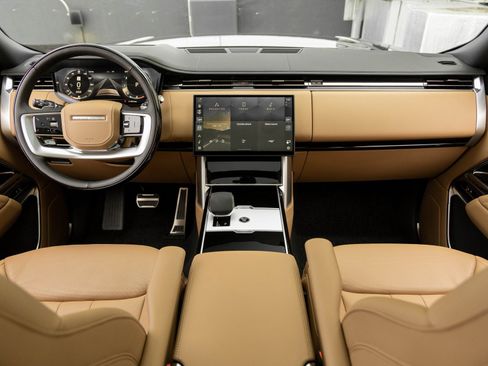 Used 2025 Land Rover Range Rover SE image 12