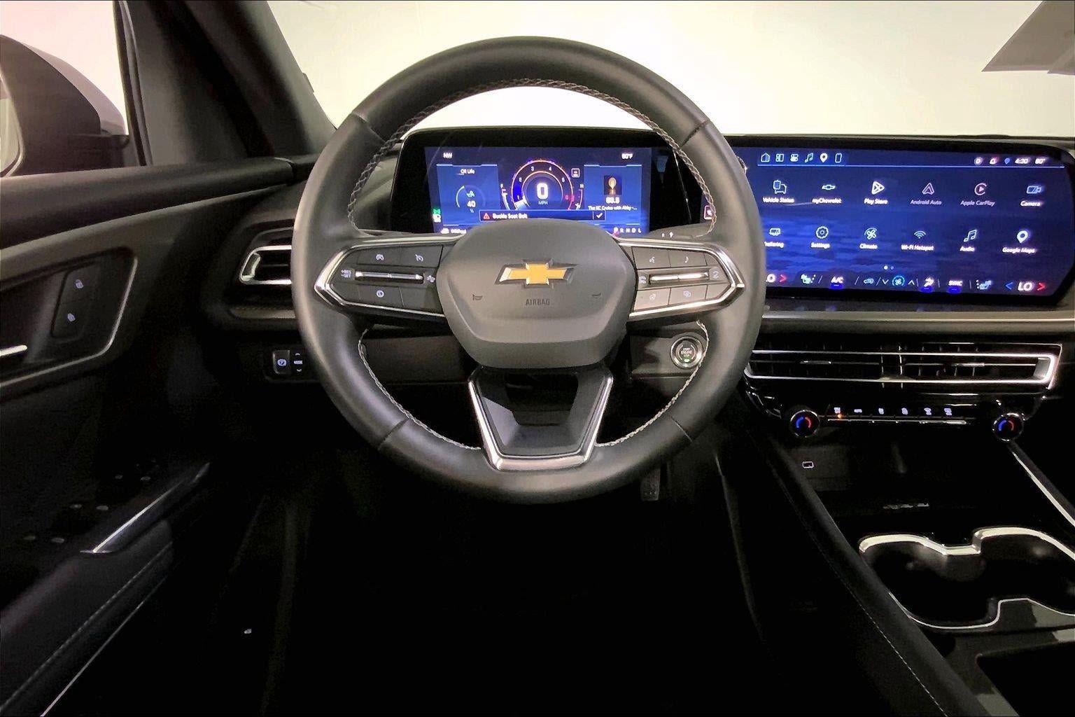 Used 2026 Chevrolet Traverse LT w/ Driver Confidence Package FWD image 5