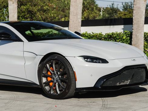 Used 2019 Aston Martin V8 Vantage Coupe image 12