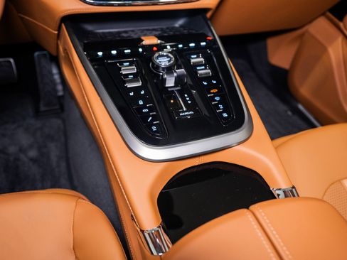 New 2026 Aston Martin DBX 707 image 44