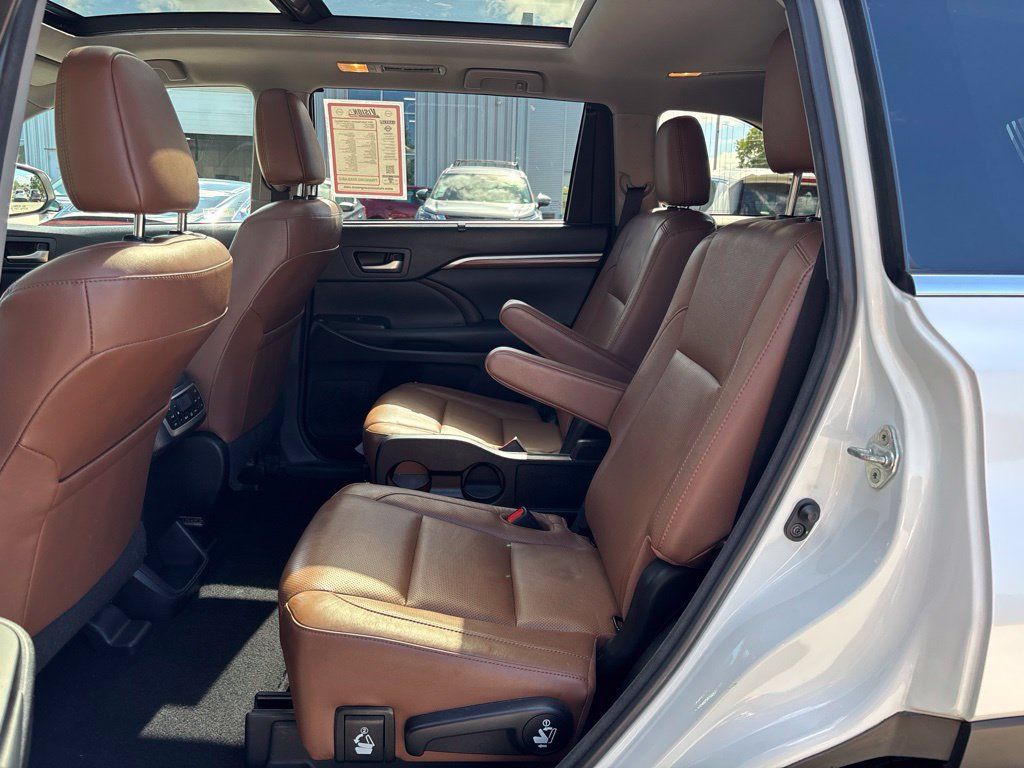 Used 2018 Toyota Highlander Limited Platinum AWD/4WD image 13