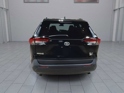 Used 2025 Toyota RAV4 XLE AWD/4WD image 7
