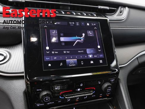 Used 2025 Jeep Grand Cherokee Altitude AWD/4WD image 19