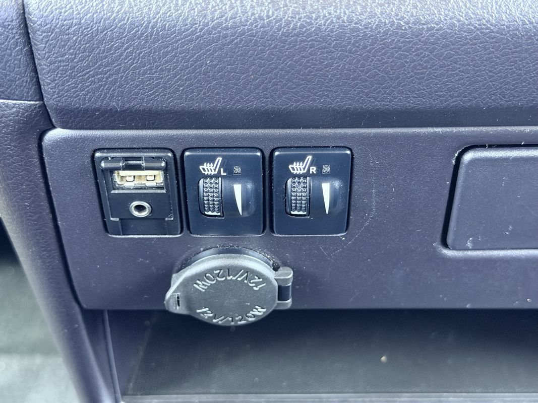 Used 2017 Toyota Sienna SE w/ SE Preferred Package FWD image 39
