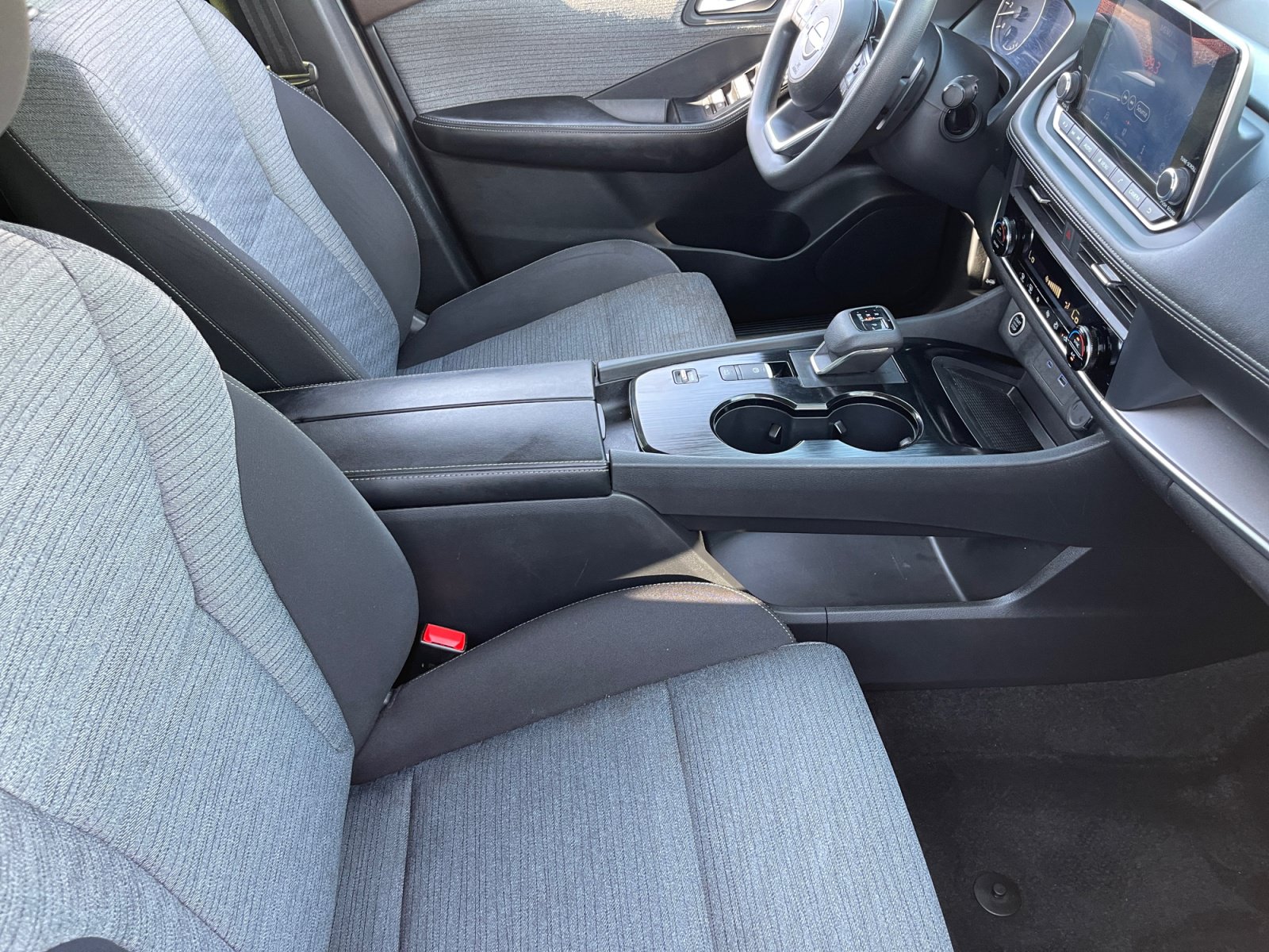 Used 2023 Nissan Rogue SV FWD image 19