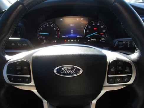 Used 2023 Ford Explorer XLT image 16