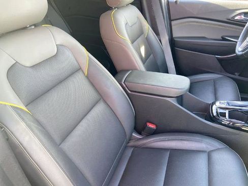 Used 2024 Chevrolet Trax ACTIV w/ Sunroof Package image 24