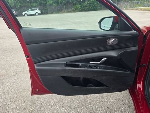 Used 2025 Hyundai Elantra SEL FWD image 9