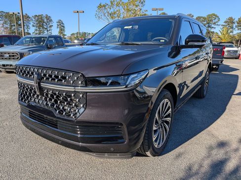 Certified 2025 Lincoln Navigator Black Label image 9