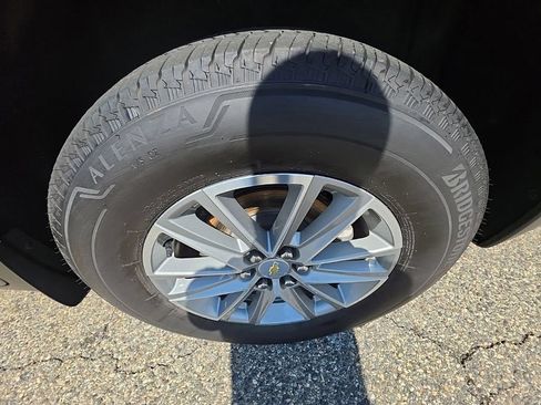 Used 2022 Chevrolet Traverse LT w/ LPO, Floor Liner Package AWD/4WD image 3