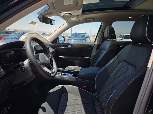 New 2025 Volkswagen Atlas SEL Premium R-Line image 18