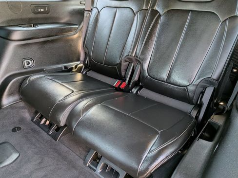 Used 2025 Jeep Grand Cherokee L Limited w/ Black Appearance Package AWD/4WD image 27