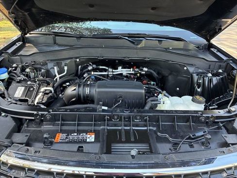 Used 2024 Ford Explorer XLT w/ Equipment Group 202A image 19