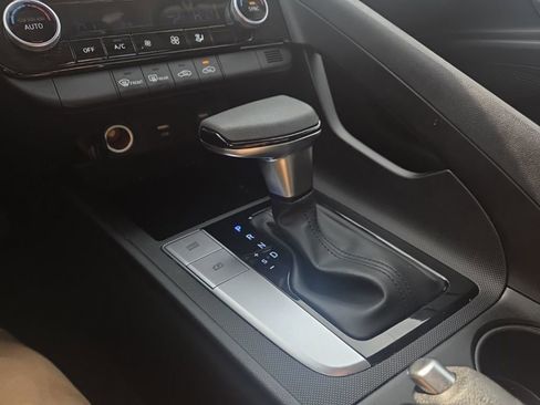 Used 2023 Hyundai Elantra SEL image 21