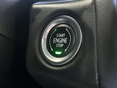 Used 2023 Chevrolet Tahoe Z71 w/ Z71 Off-Road Package AWD/4WD image 32
