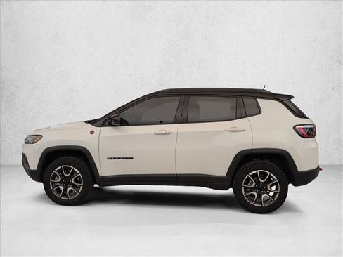 Used 2024 Jeep Compass Trailhawk AWD/4WD image 2