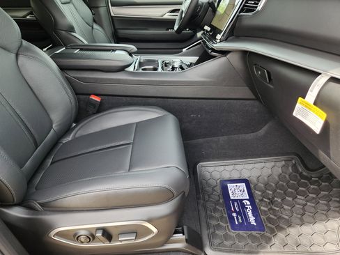 New 2026 Jeep Grand Wagoneer Limited AWD/4WD image 11