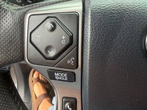 Used 2018 Toyota Tacoma SR5 image 18