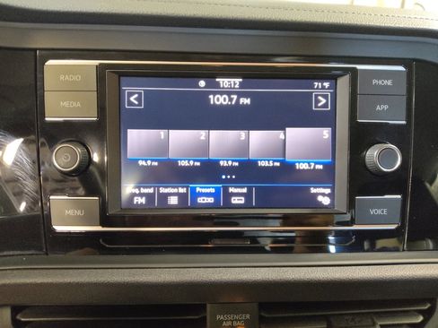 Used 2021 Volkswagen Jetta SE w/ SE Cold Weather Package image 25