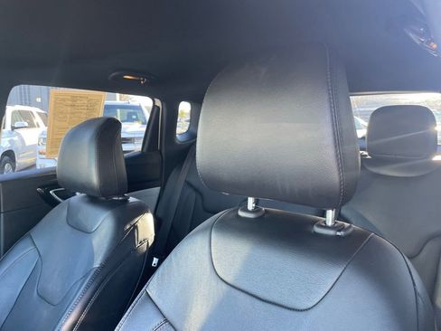 Used 2023 Jeep Compass Limited image 22