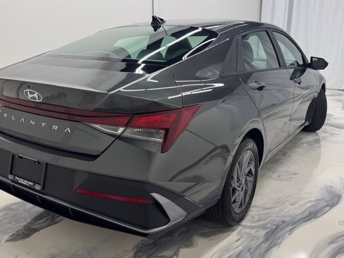 Used 2024 Hyundai Elantra SEL FWD image 8
