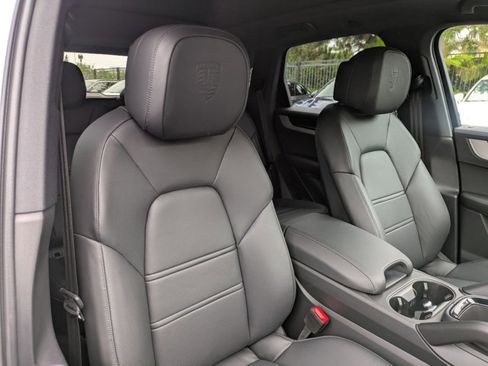 Certified 2025 Porsche Cayenne image 24