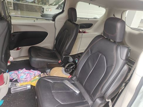 Used 2017 Chrysler Pacifica Touring-L Plus w/ Advanced Safetytec Group image 7