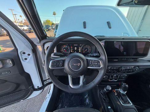 Used 2025 Jeep Wrangler Unlimited Sahara AWD/4WD image 34