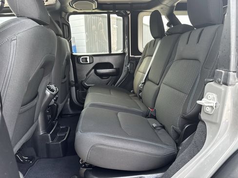 Used 2023 Jeep Wrangler Unlimited Rubicon 4xe image 27